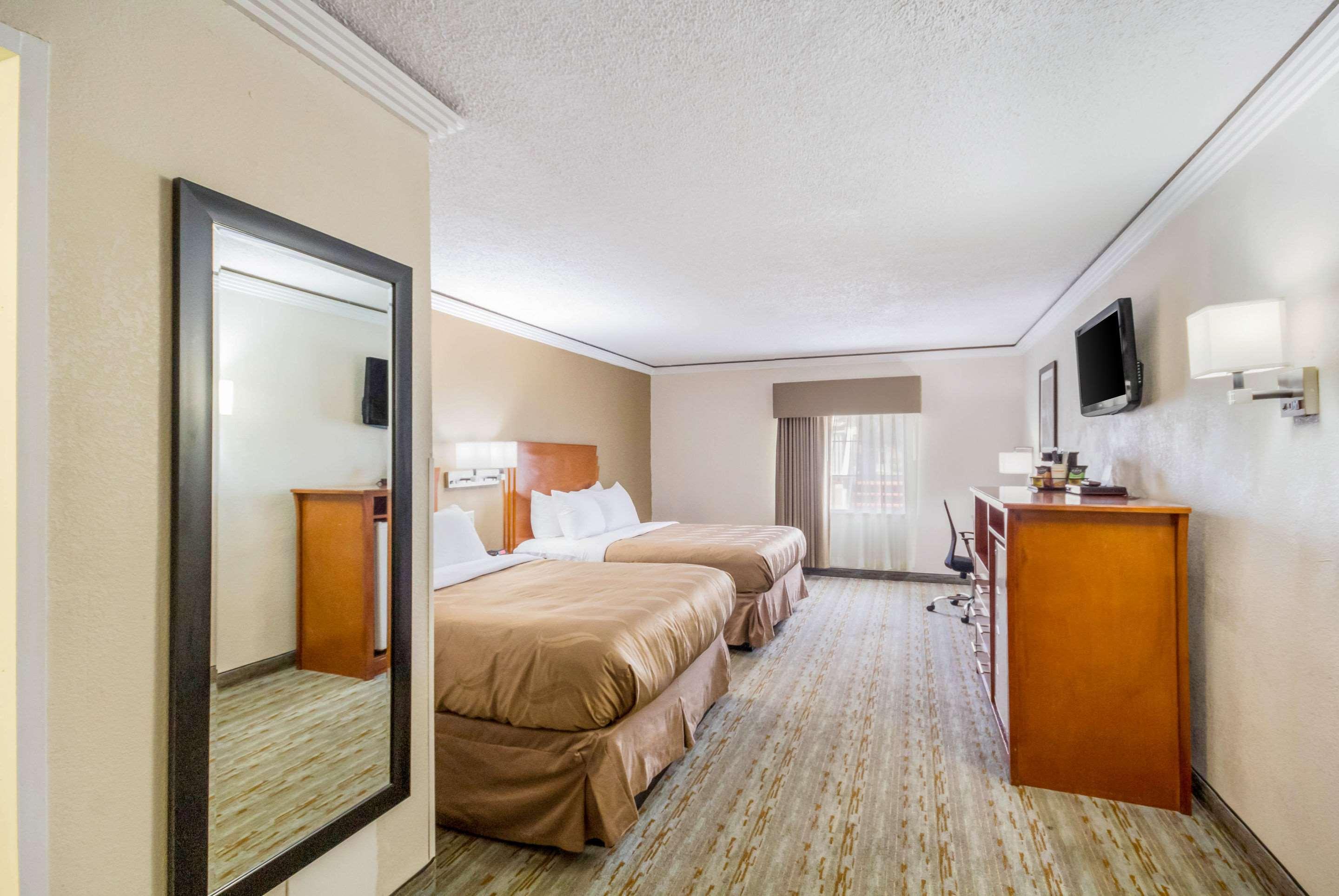Quality Inn & Suites Kansas City - Independence I-70 East Exteriér fotografie