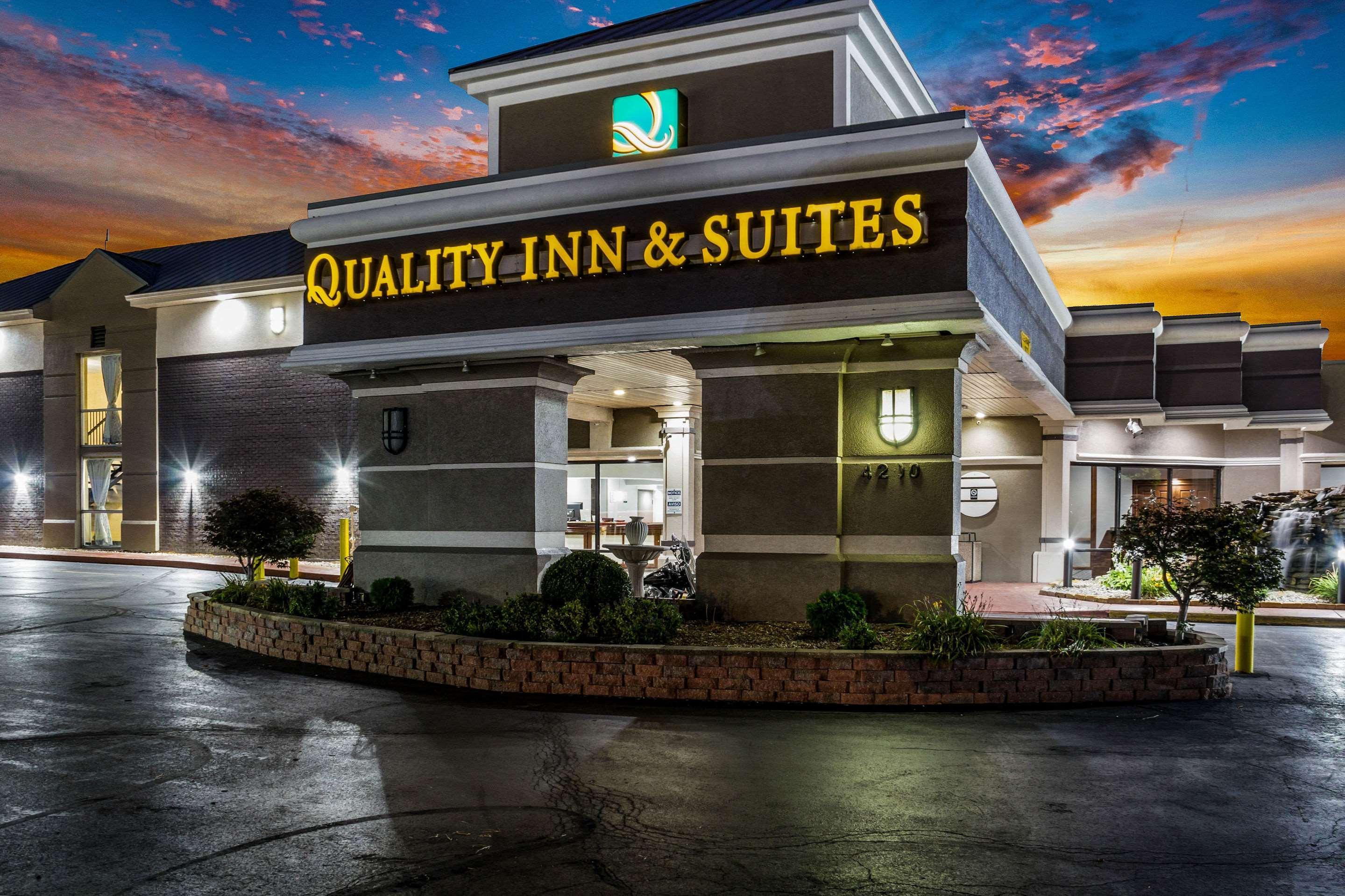 Quality Inn & Suites Kansas City - Independence I-70 East Exteriér fotografie