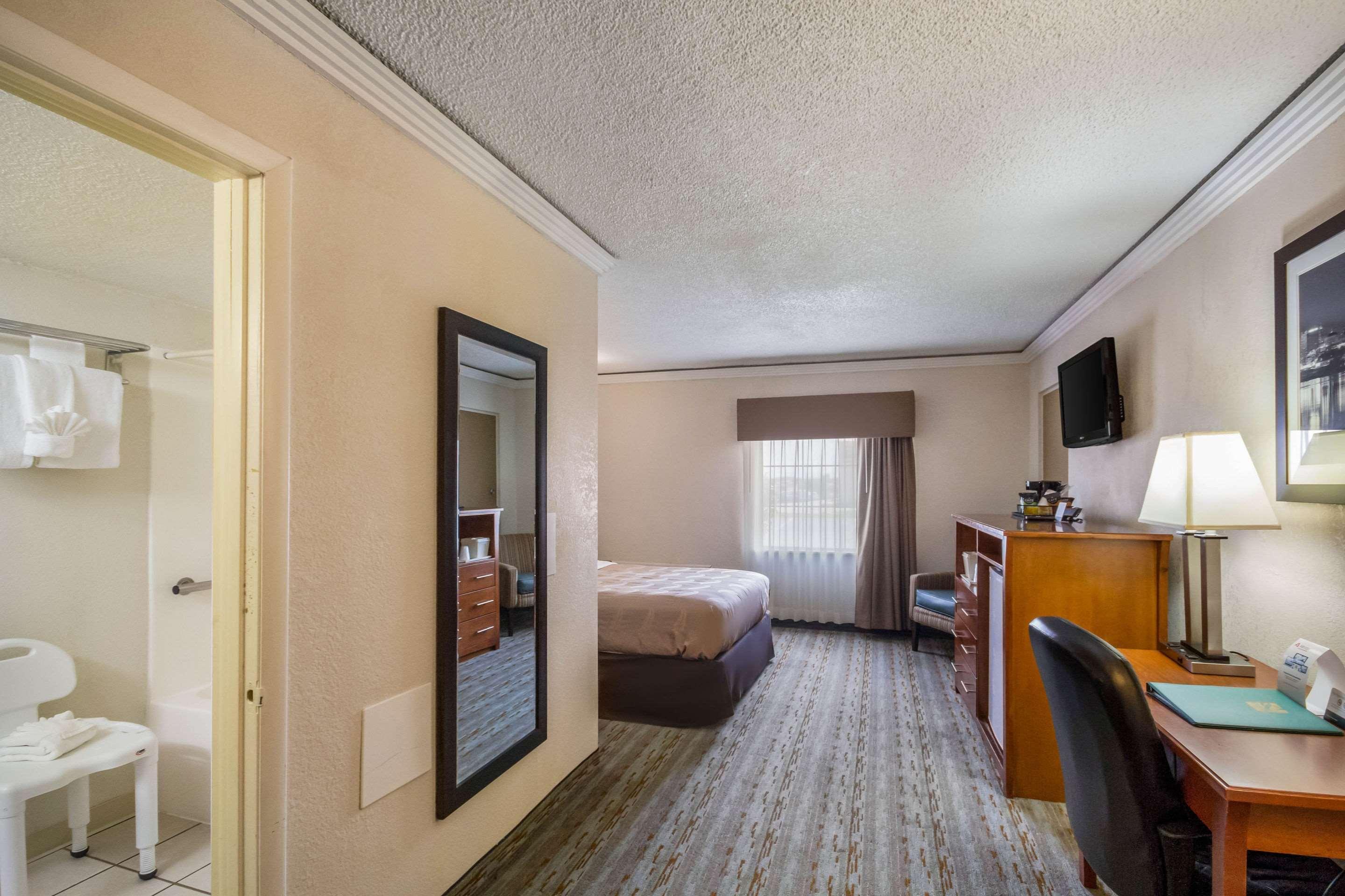 Quality Inn & Suites Kansas City - Independence I-70 East Exteriér fotografie
