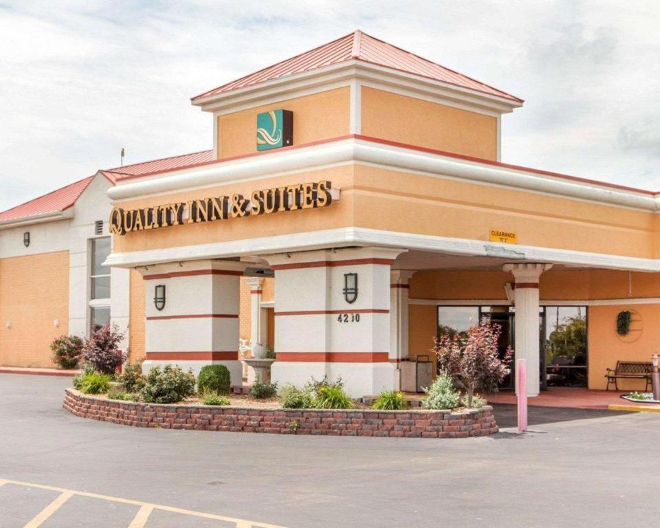 Quality Inn & Suites Kansas City - Independence I-70 East Exteriér fotografie