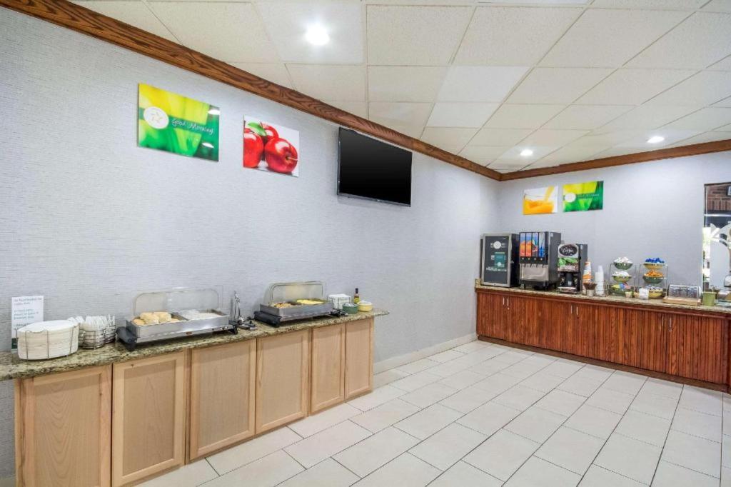 Quality Inn & Suites Kansas City - Independence I-70 East Exteriér fotografie