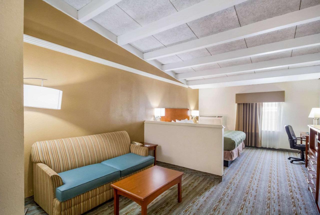 Quality Inn & Suites Kansas City - Independence I-70 East Exteriér fotografie